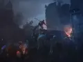 Postapokaliptyczna scena z hordą zombie i walczącym człowiekiem na dachu autobusu.