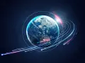 Ziemia otoczona siecią połączeń, symbolizująca globalną komunikację. Odpowiada na pytanie, kiedy powstał internet, pokazując jego wszechobecność.