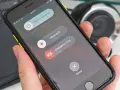 Ekran iPhone'a pokazuje opcje wyłączenia: "slide to power off", "Medical ID" i "Emergency SOS". Dowiedz się, jak wylaczyc iPhone.