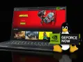 Tux z Linuksa trzyma tabliczkę GeForce NOW, obok laptopa z interfejsem NVIDIA GeForce NOW, prezentującym Borderlands 4.