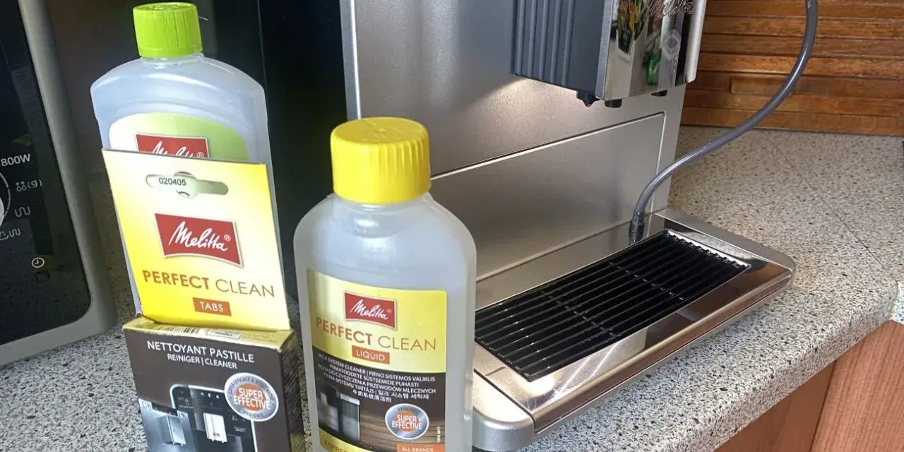 Płyn i tabletki Melitta Perfect Clean do odkamieniania ekspresu. Zestaw do czyszczenia ekspresu ciśnieniowego.