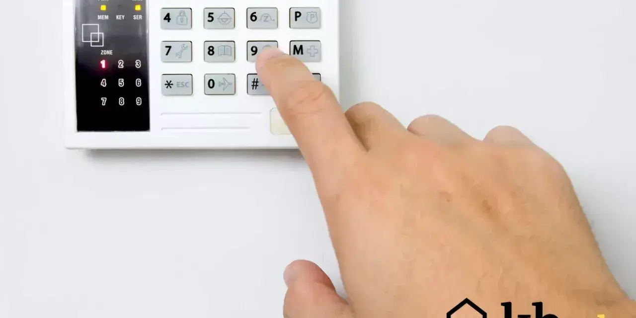 Alarm w domu: Czy warto? Ile kosztuje spokój i bezpieczeństwo?