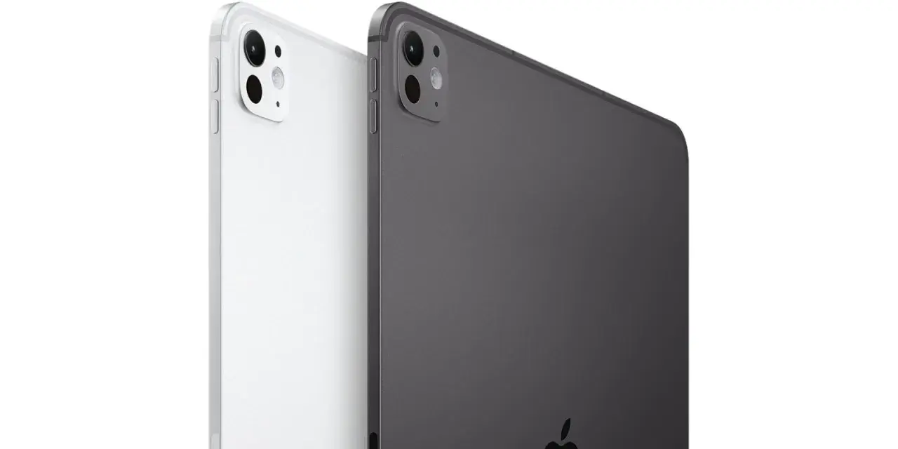 Dwa najnowsze iPady Pro, biały i grafitowy, prezentują swoje aparaty i logo Apple.