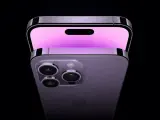 Nowy iPhone 14 Pro z fioletowym wykończeniem i potrójnym aparatem. Premiera zapowiada rewolucję w fotografii mobilnej.