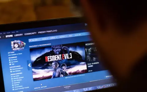 Gracz przegląda Steam, szukając informacji, jak zwrócić grę. Na ekranie widać Resident Evil 3.