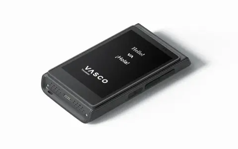 Elektroniczny tłumacz Vasco z ekranem wyświetlającym "Hello!" i "¡Hola!".