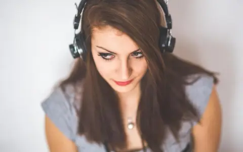 Jak pobrać MP3? Unikaj pułapek! Legalne i bezpieczne metody