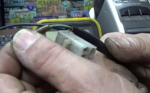 Brak iskry? Podłącz cewkę zapłonową w skuterze jak ekspert!