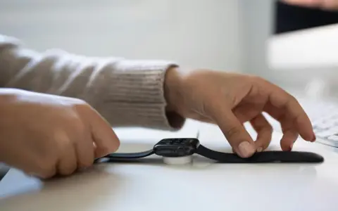 Jak włączyć Bluetooth w zegarku? Pełny poradnik i rozwiązania problemów