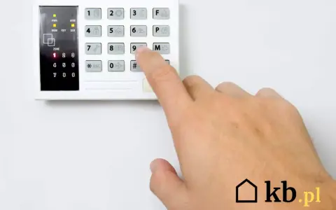 Alarm w domu: Czy warto? Ile kosztuje spokój i bezpieczeństwo?