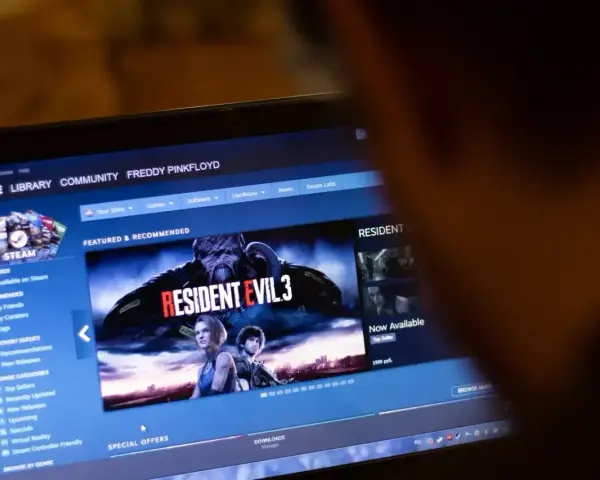 Gracz przegląda Steam, szukając informacji, jak zwrócić grę. Na ekranie widać Resident Evil 3.