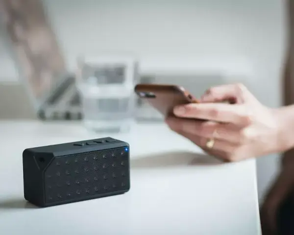 Jak podłączyć głośnik do telefonu? Poradnik krok po kroku i triki!