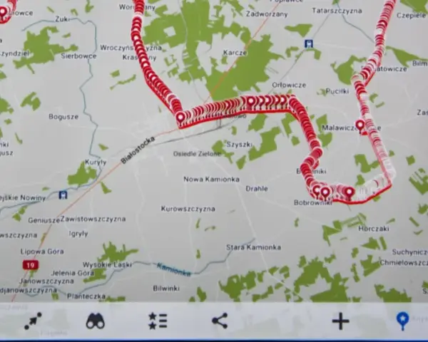 Mapa z zaznaczoną trasą, widoczne nazwy miejscowości: Lebiedzin, Bogusze, Białostocka. Maps me.