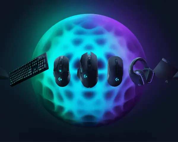 Klawiatura, myszy, słuchawki i głośniki Logitech unoszą się przed neonową kulą. Logitech gaming software pozwala na personalizację tych urządzeń.