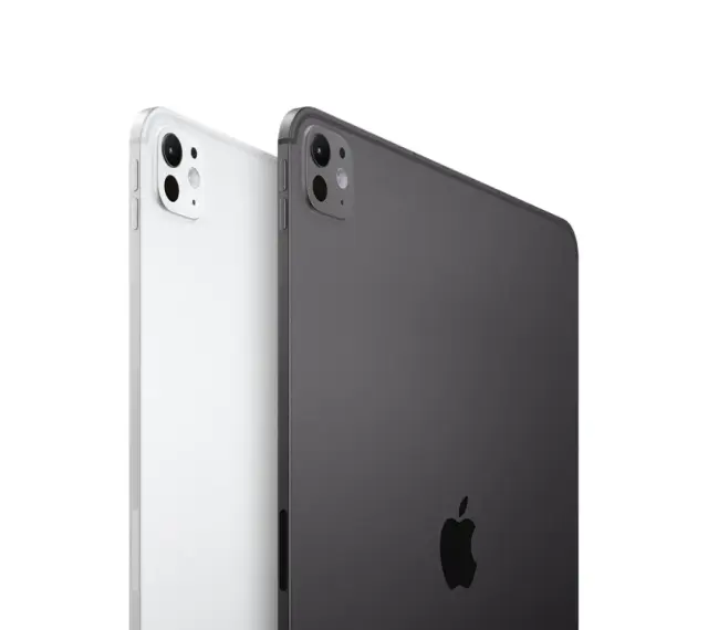 Dwa najnowsze iPady Pro, biały i grafitowy, prezentują swoje aparaty i logo Apple.