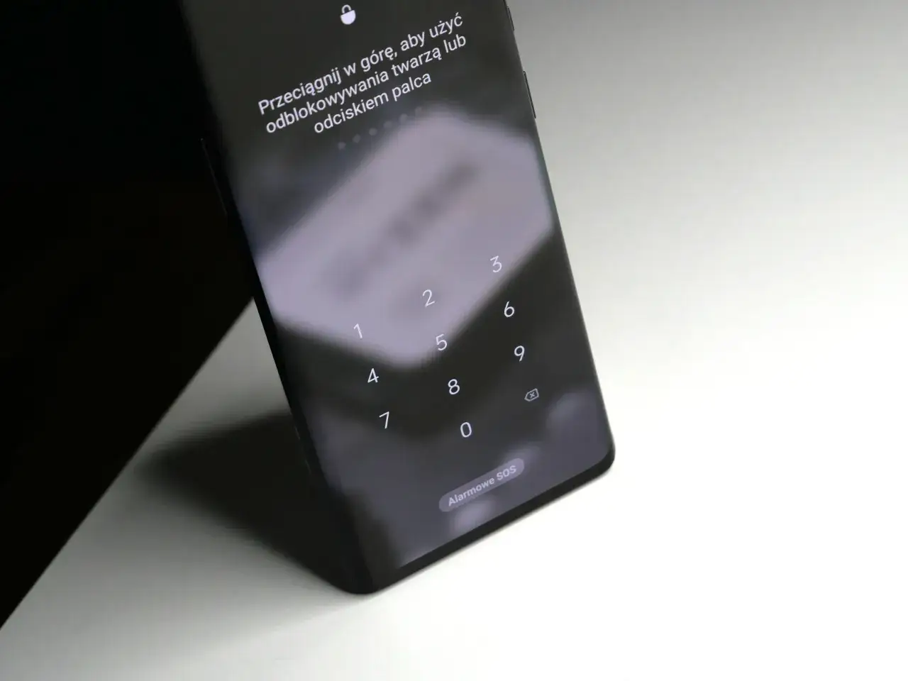 Ekran blokady Samsunga z klawiaturą numeryczną. Podpowiedź 