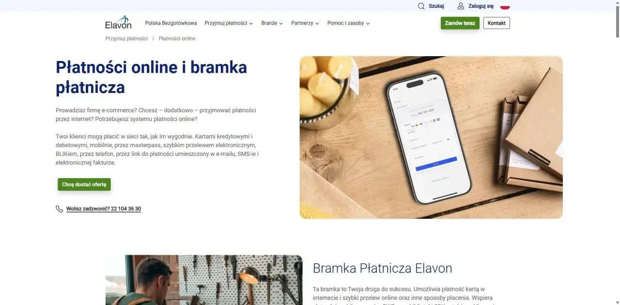 Smartfon z ekranem płatności online, obok pudełka i słoik z świecami. To imoje dla Twojego biznesu.