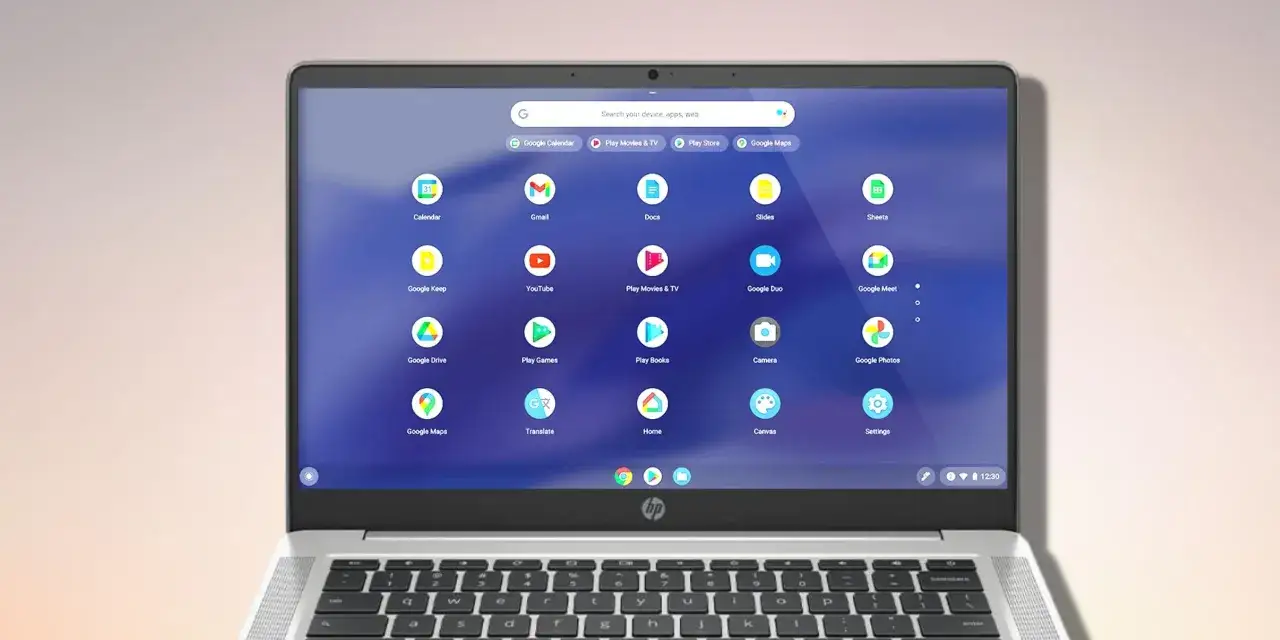 Laptop z systemem Chrome OS Flex, prezentujący ekran z ikonami aplikacji Google: Kalendarz, Gmail, Dokumenty, Prezentacje, Arkusze, YouTube, Mapy i inne.