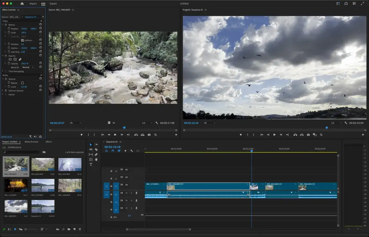 Program do montowania filmów. Na ekranie widać interfejs programu, gdzie edytowane są klipy wideo z wodospadem i niebem.